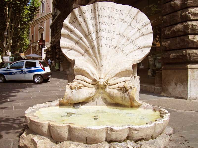 Памятник пчеле в Италии