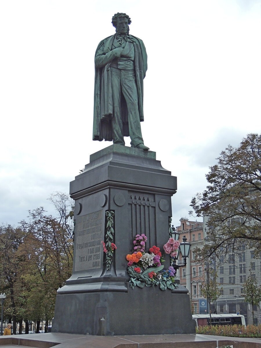 pamyatnik pushkinu