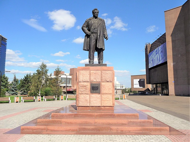 Памятник Астафьеву