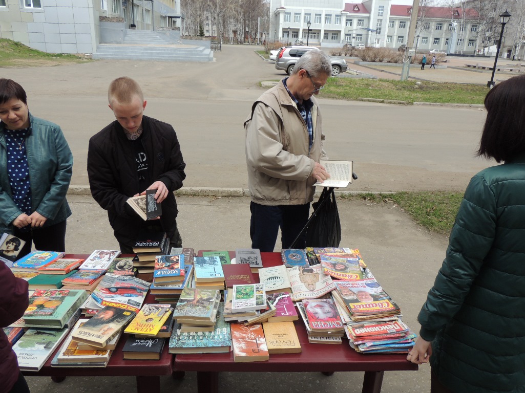 Районная библиотека имени Н. М. Любимова, библиотека, ул. Ленина, 54, село Перем